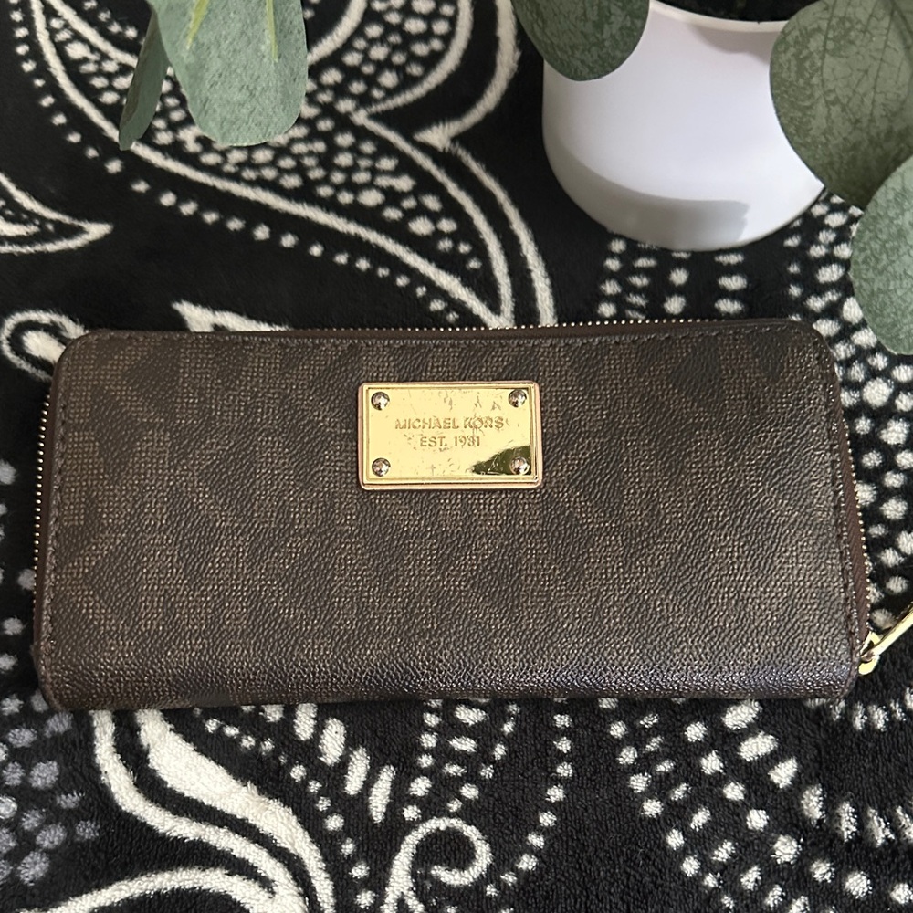 Michael Kors Beige Wallet with Gold Accents